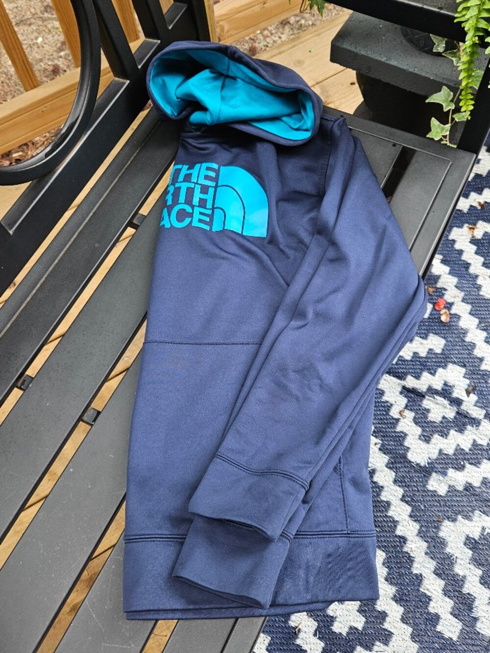 The North Face Youth Pullover Hoodie- XL (14/16)
